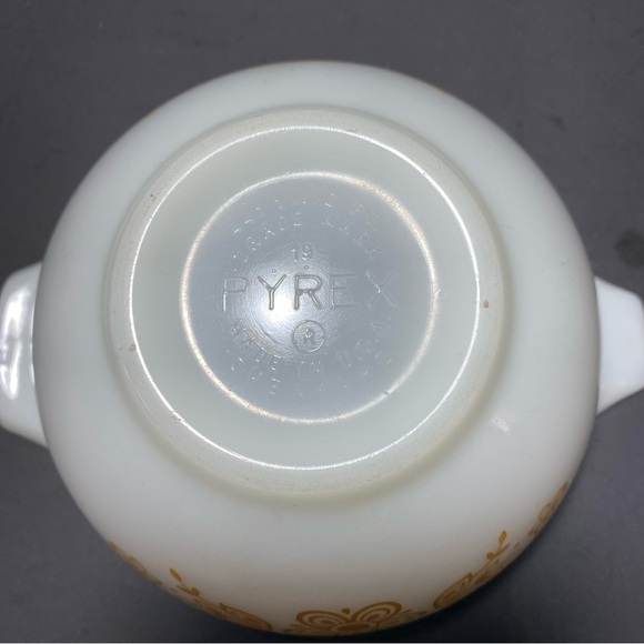 Set Of 2 Vintage Pyrex Butterfly Gold Cinderella Nesting Bowls - Picture 10 of 11